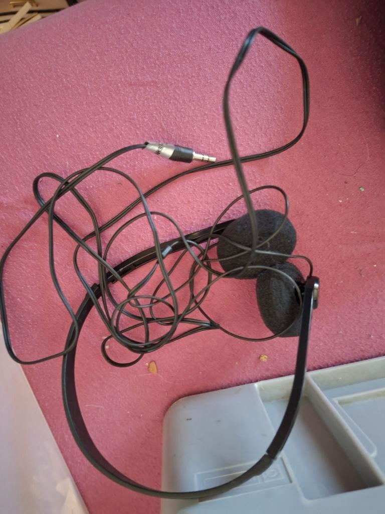 Koptelefoon met draad - Verzendkosten koper, Audio, Tv en Foto, Koptelefoons, Ophalen of Verzenden