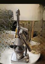 Metalen citruspers, Ophalen