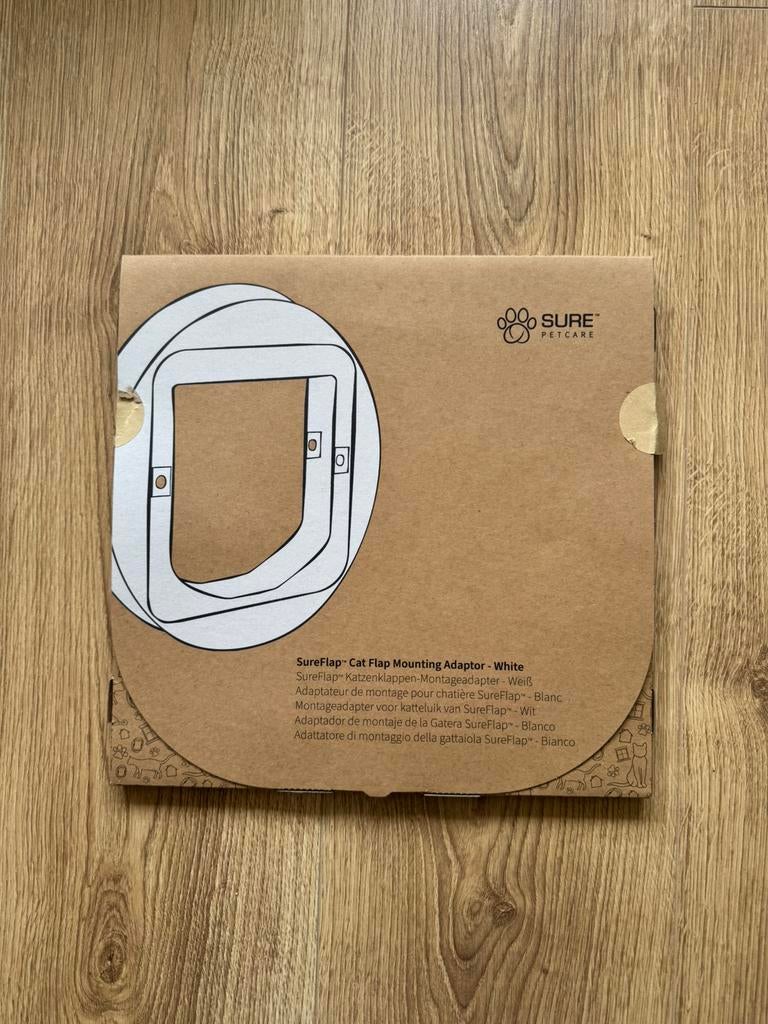 SureFlap Kattenluik - Accessoires: witte montage-adapter, Dieren en Toebehoren, Katten-accessoires, Nieuw, Ophalen