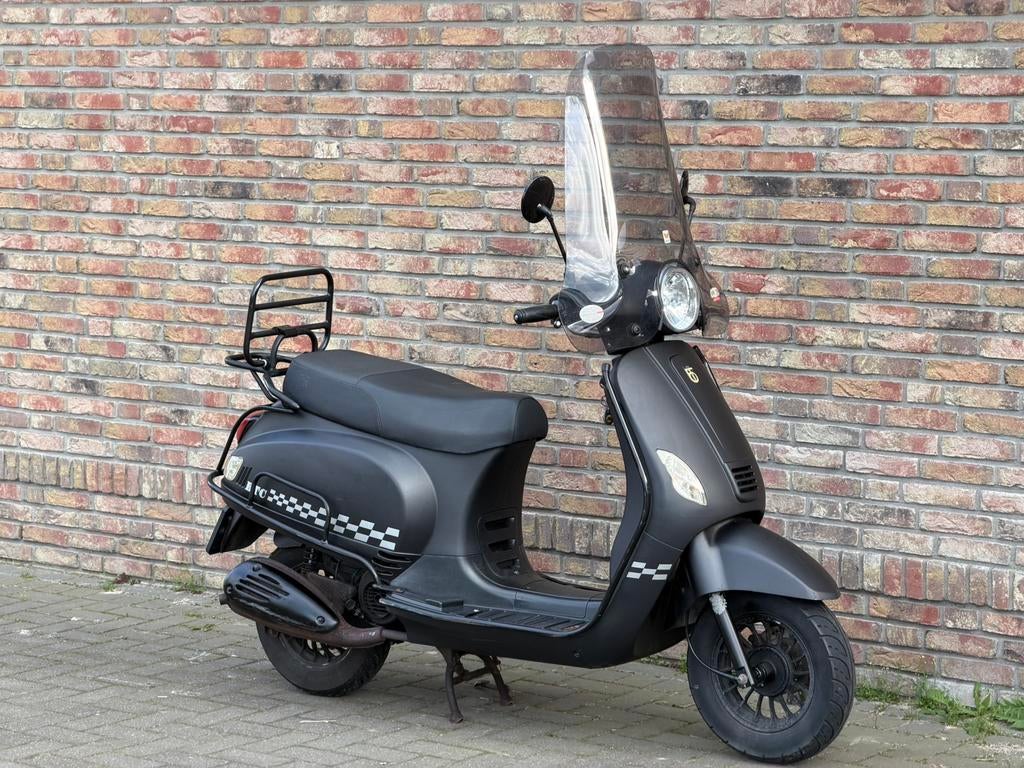 BTC Riva scooter - geel kenteken, Ophalen, Zo goed als nieuw, Benzine