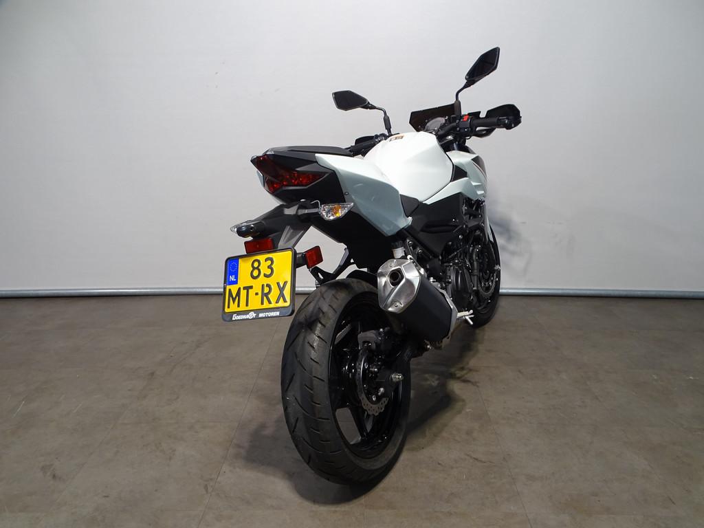 Kawasaki Z400, Bedrijf, 12 t/m 35 kW, Naked bike