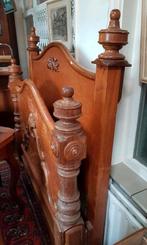 Karakteristiek antiek bed hoofdbord voetbord met geheim vak, Ophalen of Verzenden