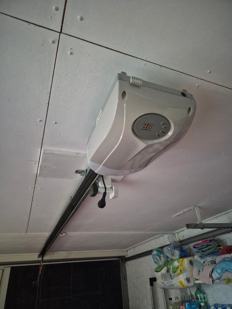 Elektrische Garagedeuropener, Ophalen, Gebruikt, Garagedeur, 120 cm of meer