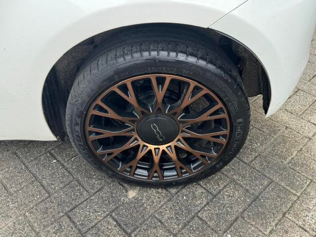 Fiat 500 1.2 120th Edt *carplay *navi *climate *cruise *16, Voorwielaandrijving, Gebruikt, 4 cilinders, 4 stoelen