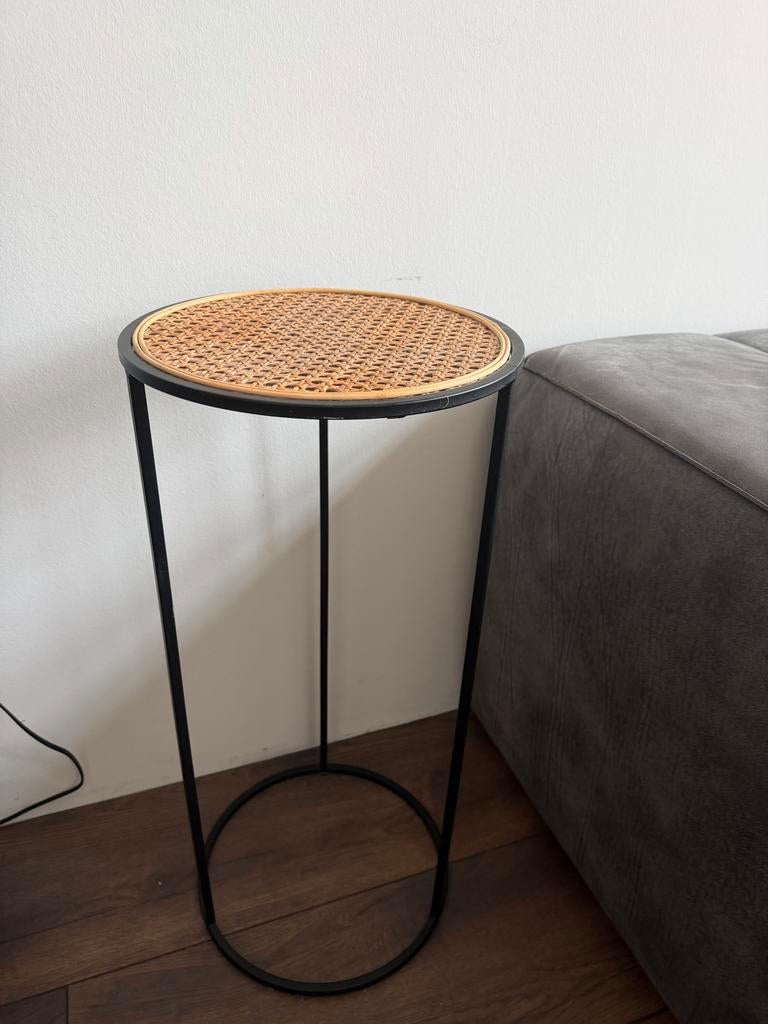 Bijzettafel met rotan blad - 70cm hoog, 32cm diameter, Huis en Inrichting, Ophalen, Minder dan 55 cm, Rond, Zo goed als nieuw