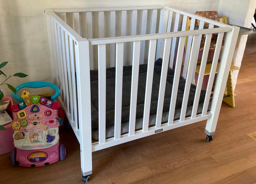 Degelijke Bopita Box met wieltjes, matras en Meyco boxkleed, Kinderen en Baby's, Boxen, Ophalen, Zo goed als nieuw, Boxkleed