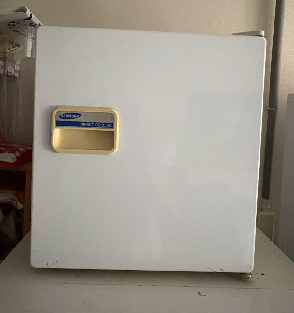 kleine koelkast met vriesvakje, Witgoed en Apparatuur, Ophalen, Minder dan 85 cm, 200 liter of meer, Zo goed als nieuw