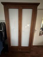 Massief houten vitrinekast / opbergkast met matglazen deuren, Ophalen, Gebruikt, Kersenhout, 150 tot 200 cm