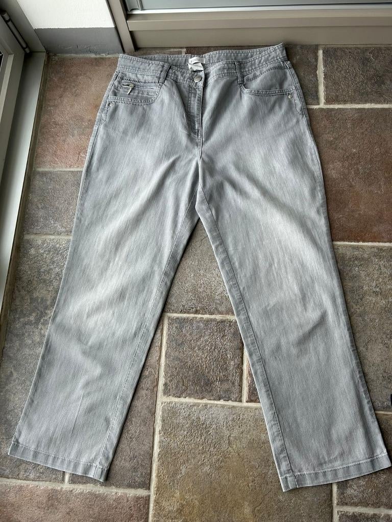 Grijze broek maat 42 van bonita, Kleding | Dames, Spijkerbroeken en Jeans, Ophalen of Verzenden, Zo goed als nieuw, Grijs, W33 - W36 (confectie 42/44)