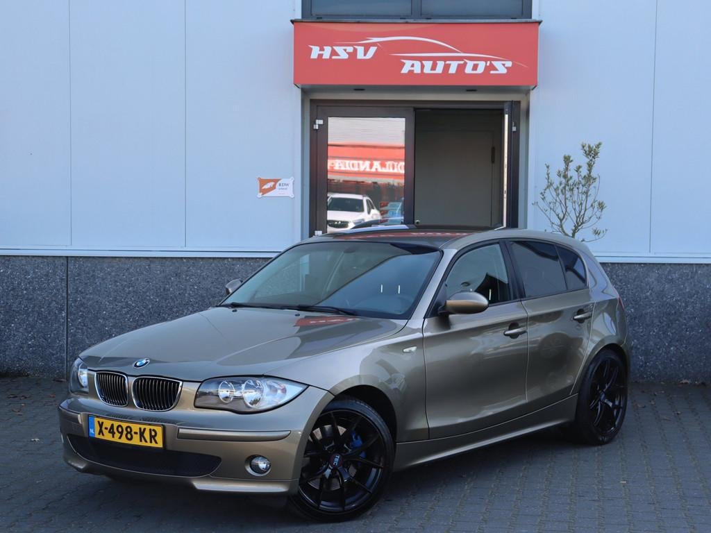 BMW 1-serie 130i Executive 265 PK airco LEER 4-deurs, Auto's, Achterwielaandrijving, Gebruikt, 680 kg, Bruin
