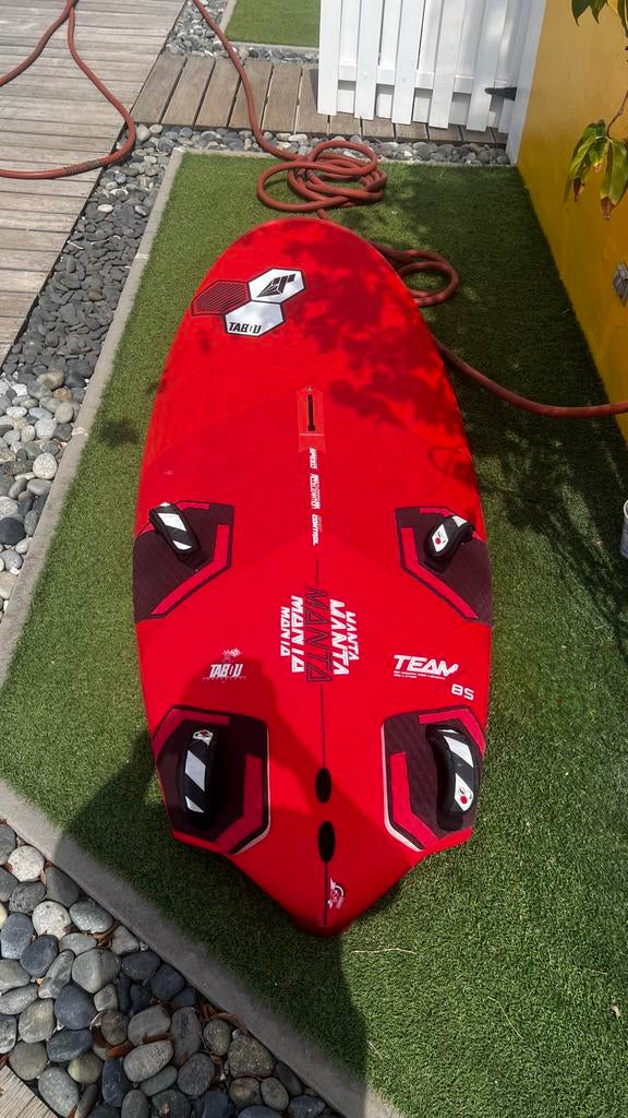 Tabou Manta 85 windsurfboard, Watersport en Boten, Gebruikt, Minder dan 250 cm, Ophalen of Verzenden, Met vin(nen)