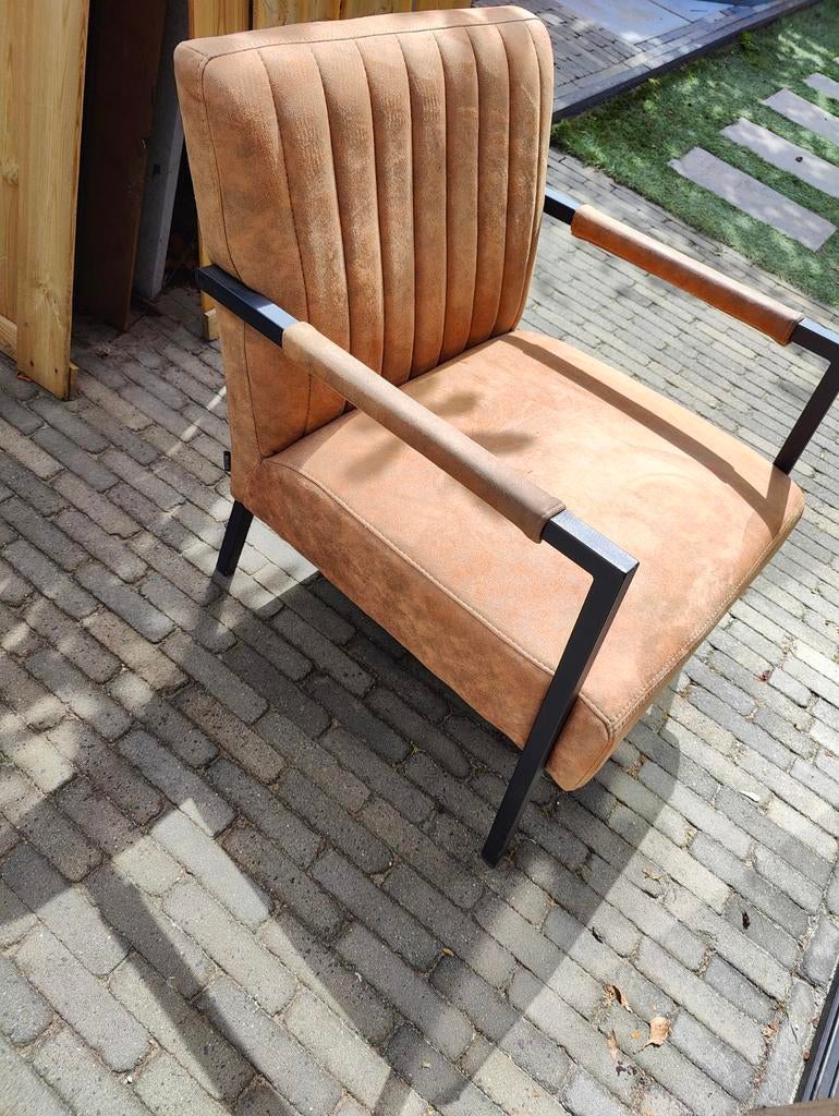 MX Sofa Fauteuil - Cognac met Zwarte Accenten, Ophalen, Modern, Industrieel, 75 tot 100 cm, Zo goed als nieuw
