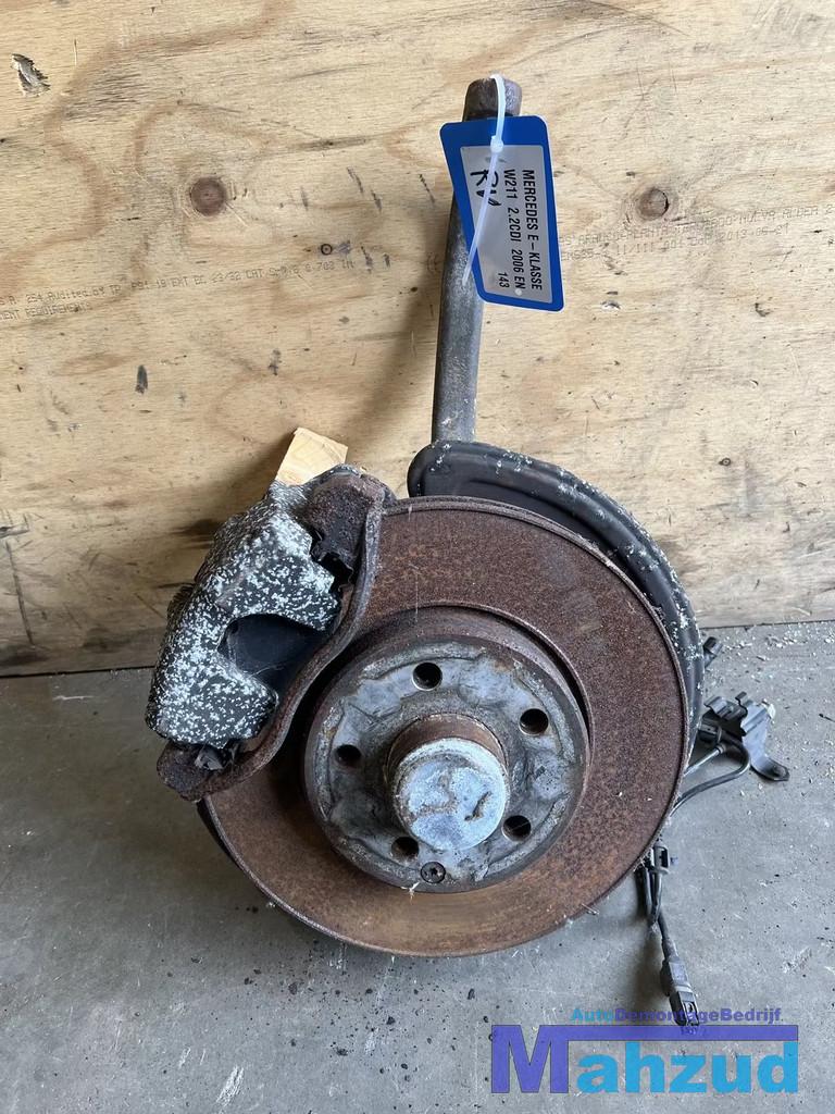 MERCEDES E KLASSE W211 2.2 CDI Rechts voor fusee remklauw, Auto-onderdelen, Gebruikt, Mercedes-Benz AG, Mercedes-Benz, Ophalen of Verzenden