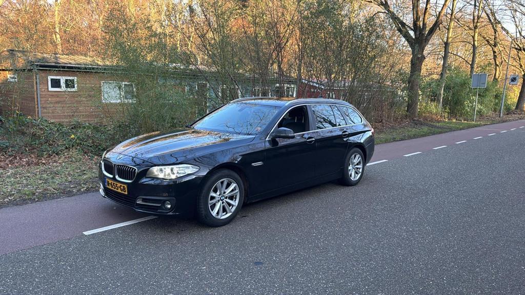 BMW 5-serie Touring 518d Luxury Edition FACELIFT LEER NAVIAG, Automaat, Achterwielaandrijving, Euro 6, Zwart