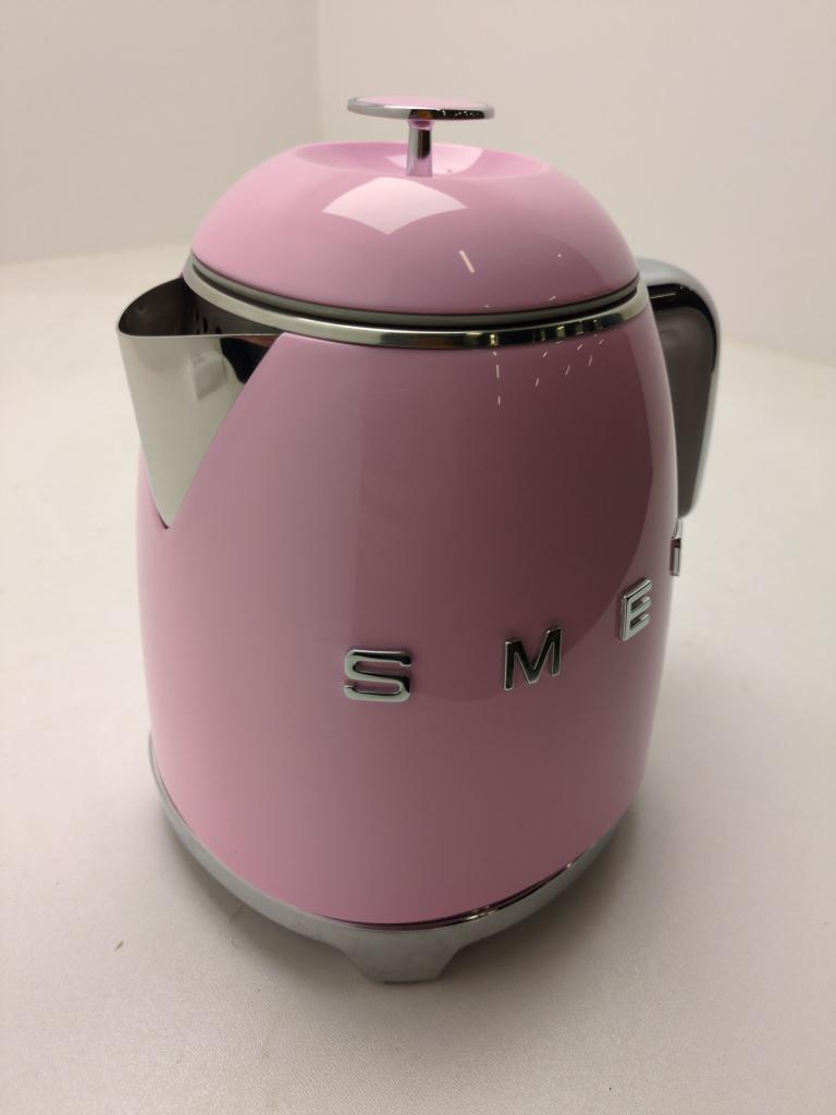 SMEG Waterkoker roze - Retourdeal, Witgoed en Apparatuur, Waterkokers, Info@mystore.nl, Bruggestraat 18, Zo goed als nieuw, Minder dan 1 liter