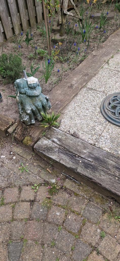 Houten bielzen voor tuin of border, Ophalen