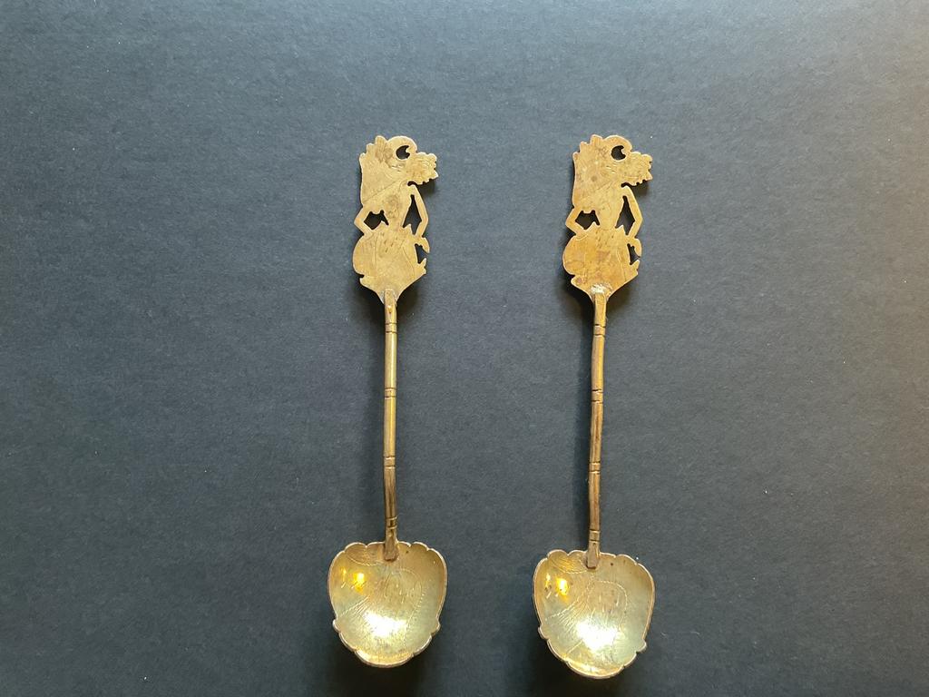 Vintage lepeltjes met traditionele Wajang figuren, Antiek en Kunst, Antiek | Bestek, Ophalen
