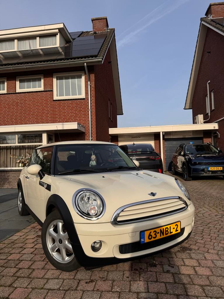 Mini (r56) 1.6 75pk 2010 Wit, Auto's, Mini, Voorwielaandrijving, Zwart, 4 cilinders, 4 stoelen