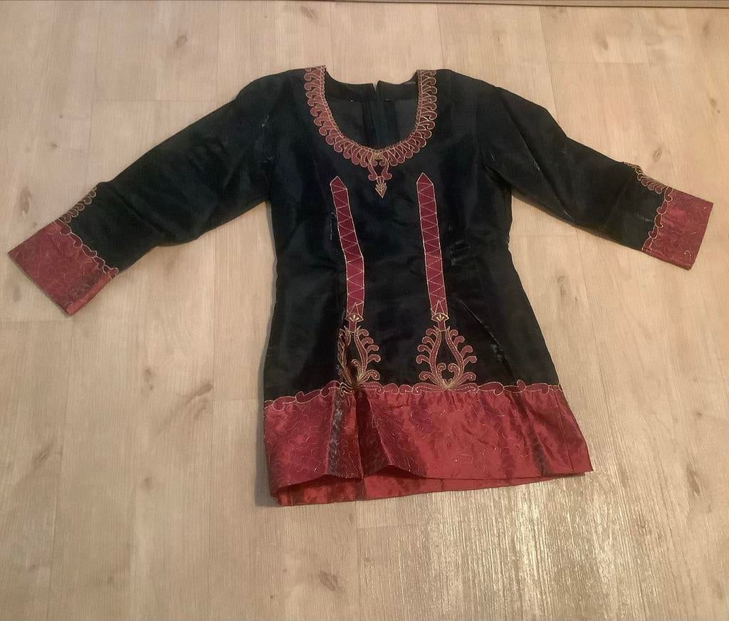 2 Handgemaakte Indonesische Kostuums/Feestkleding, Ophalen of Verzenden, Zo goed als nieuw, Overige thema's, Kleding