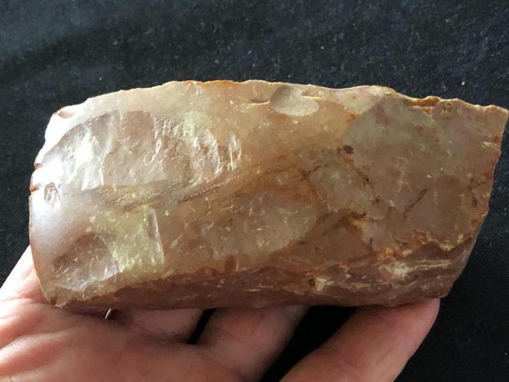 Bodemvondst BIJL steentijd Neolithicum 4000 jr oud PATINA+++, Antiek en Kunst, Curiosa en Brocante, Verzenden