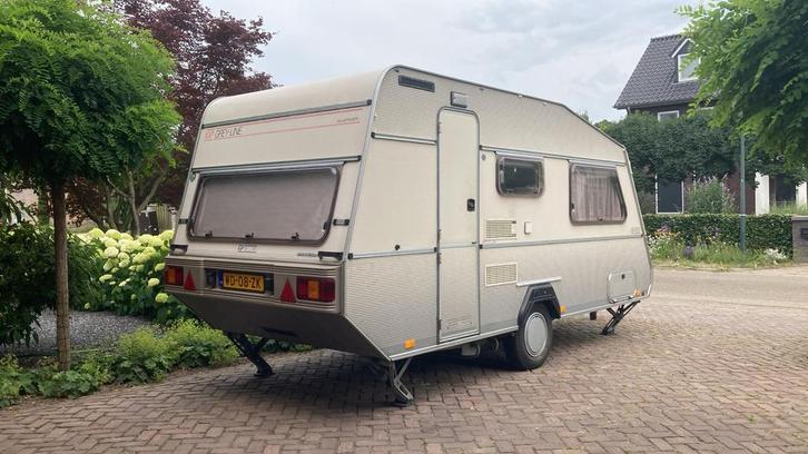 Kip 45 TLB Caravan in nette staat. Bouwjaar 27-04-1990, Caravans en Kamperen, Caravans, Particulier, tot en met 4, Rondzit, Kip
