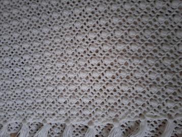 Handgemaakte omslagdoek wit retro/vintage 2mtr bij138 cm beschikbaar voor biedingen