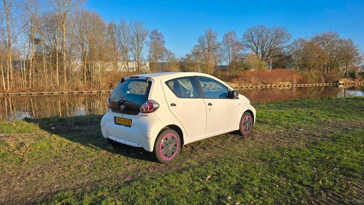 Toyota Aygo 1.0 12V Vvt-i 5DRS 2009 Wit apk tot 8 jan 2027, Auto's, Toyota, Particulier, Aygo, Benzine, A, Hatchback, Handgeschakeld