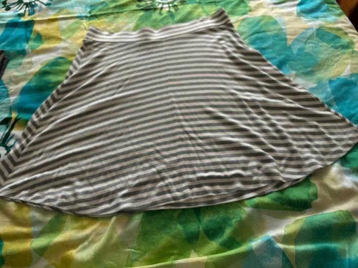 Esprit zomerrokje grijs/wit gestreept mt XL, Kleding | Dames, Rokken, Zo goed als nieuw, Maat 46/48 (XL) of groter, Grijs, Boven de knie