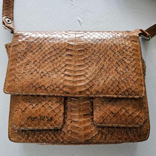 Vintage slangenleren schoudertas – cognac – jaren 70, Sieraden, Tassen en Uiterlijk, Tassen | Damestassen, Zo goed als nieuw, Schoudertasje