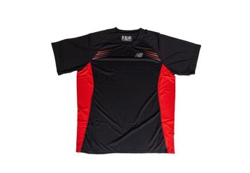 New Balance Shirt – Sportshirt Zwart met Rood beschikbaar voor biedingen