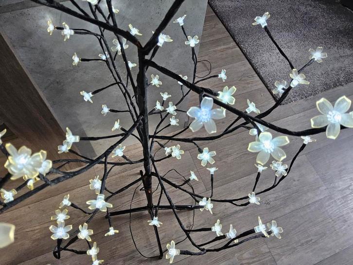 Leuke kersenbloesemboom met veel lampjes, Huis en Inrichting, Lampen | Overige, Gebruikt, Ophalen