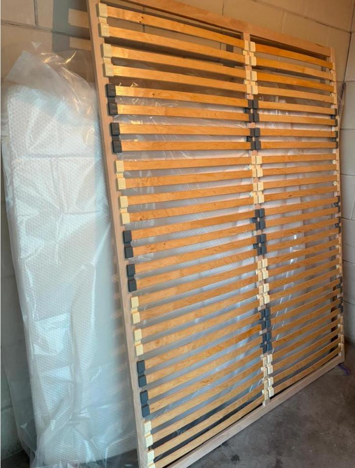 Foam mattress with storage bag and slatted bed base, Huis en Inrichting, Slaapkamer | Matrassen en Bedbodems, Zo goed als nieuw