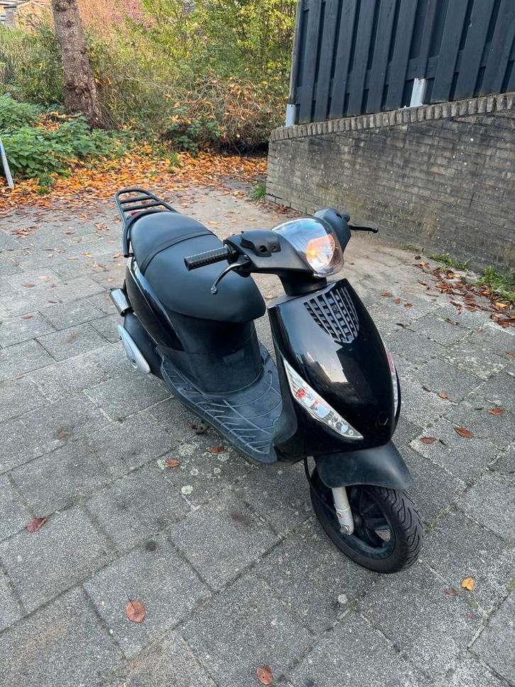 Piaggio zip 70cc geel kenteken, Fietsen en Brommers, Scooters | Piaggio, Zo goed als nieuw, Zip, Tweetakt, Ophalen of Verzenden