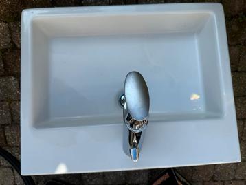Duravit wasbak keramiek 60x55x10 cm + kraan 20 cm + sifon beschikbaar voor biedingen