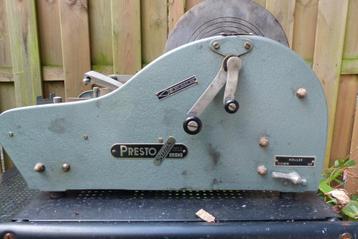 Antieke stencilmachine beschikbaar voor biedingen