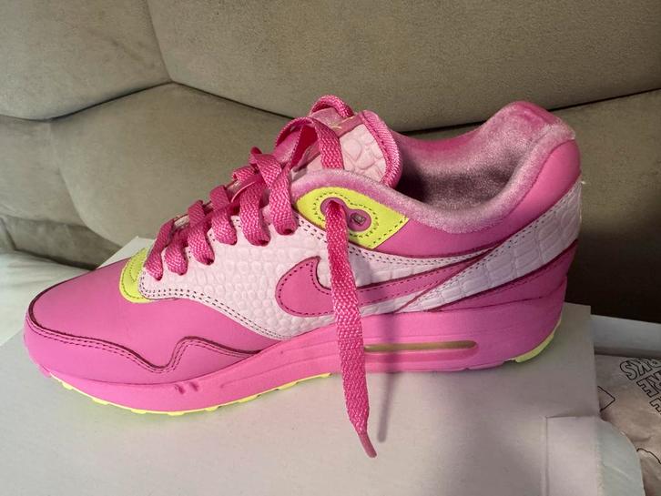 Nieuwe Nike Air Max 1 - Maat 41 - Volledig Leer, Kleding | Dames, Schoenen, Nieuw, Sneakers of Gympen, Roze, Ophalen of Verzenden