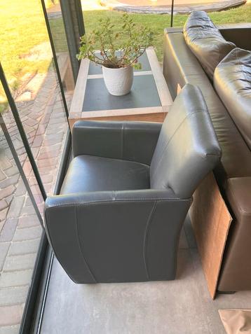 Set Grijze Lederen Fauteuils beschikbaar voor biedingen