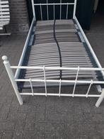 Stalen bed, Ophalen, 90 cm, Eenpersoons, Zo goed als nieuw