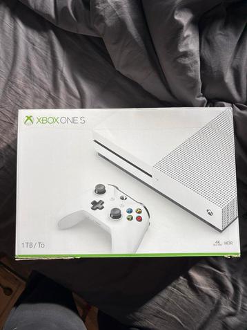 Xbox One S 1TB - Zo goed als nieuw! beschikbaar voor biedingen