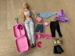 Barbie pop met koffer, kleding en accessoires, Ophalen of Verzenden, Zo goed als nieuw, Barbie