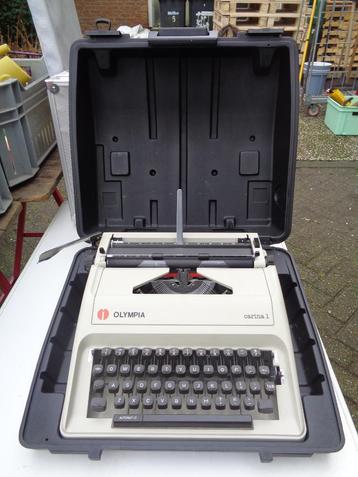 Olympia carina 1 hand typemachine - uit jaren 80 -