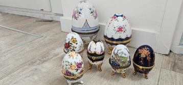 Vintage porseleinen eiersieradendoos beschikbaar voor biedingen