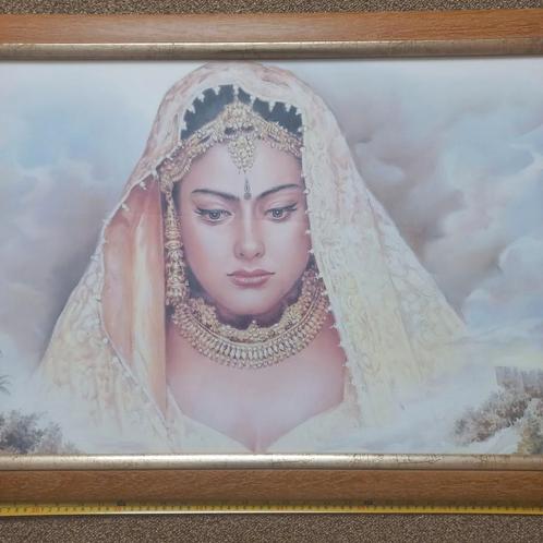 Ingelijste poster indiase vrouw. 93x60 cm, Huis en Inrichting, Woonaccessoires | Schilderijen, Tekeningen en Foto's, Zo goed als nieuw