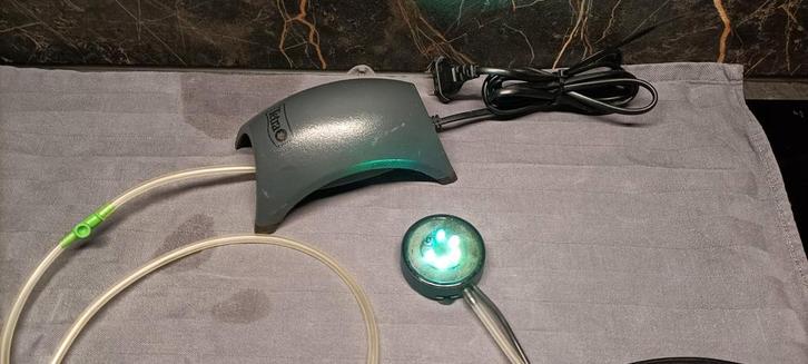 Tetra APS100 luchtpomp (met slang, licht en borrelsteen), Dieren en Toebehoren, Vissen | Aquaria en Toebehoren, Gebruikt, Filter of Co2