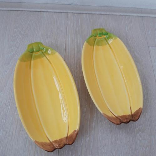 2 aardewerken bananen schaaltjes ca L20 cm x Br 10 cm, Huis en Inrichting, Keuken | Servies, Nieuw, Schaal of Schalen, Overige stijlen