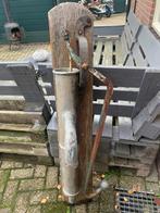 Oud en unieke waterpomp, Ophalen, Zo goed als nieuw
