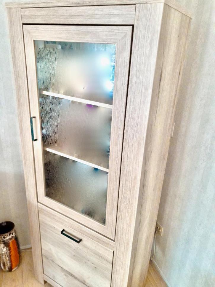 Vitrinekast met RGB LED Pronto Wonen (185 cm) oak wood, Huis en Inrichting, Kasten | Vitrinekasten, Zo goed als nieuw, 150 tot 200 cm