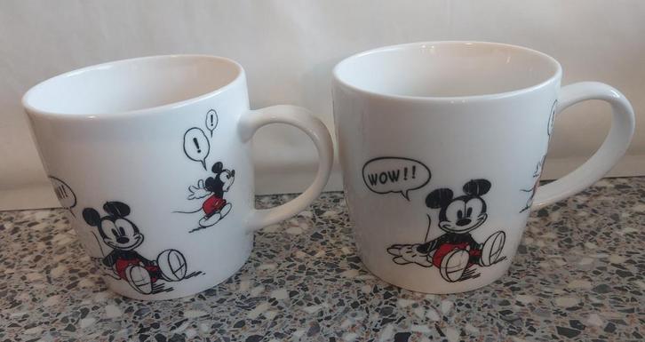 2 bekers beker mok Mickey Mouse wit creme met oor, Huis en Inrichting, Keuken | Servies, Zo goed als nieuw, Kop(pen) en/of Schotel(s)