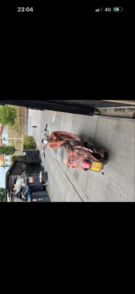 Sym scooter Geel Kenteken hoge decibel, Fietsen en Brommers, Brommeronderdelen | Scooters, Gebruikt, Ophalen