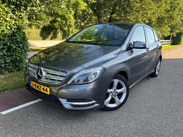 Mercedes-Benz B-klasse 180 Ambition Navi PDC Clima beschikbaar voor biedingen